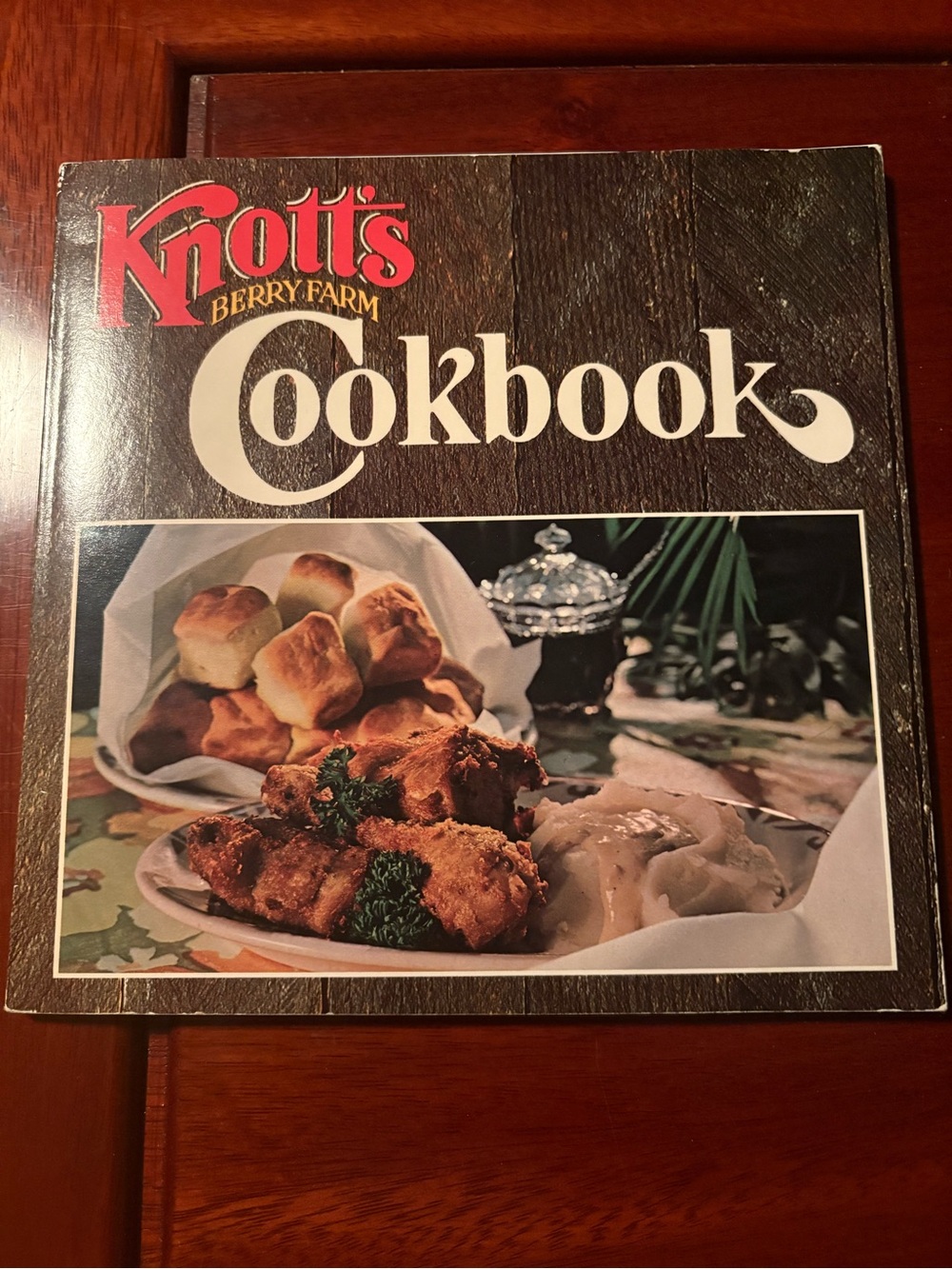Vintage 1992 Knotts Berry Farm cookbook